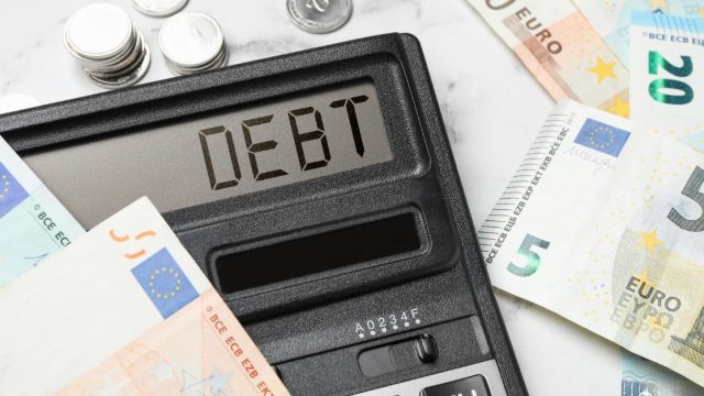 Moody’s downgrades 7 French banks as national debt hits €3.2 trillion