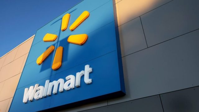 Bargain hunters drive Walmart sales and outlook higher