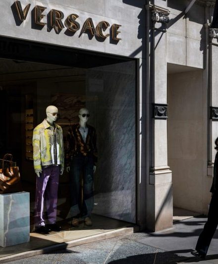 Prada Group says it has purchased fashion rival Versace in a deal worth nearly $1.4 billion