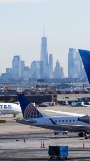 United Airlines says it will boot passengers who refuse to use headphones on planes